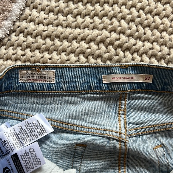 WEDGIE STRAIGHT LEVIS JEANS - Picture 3 of 3